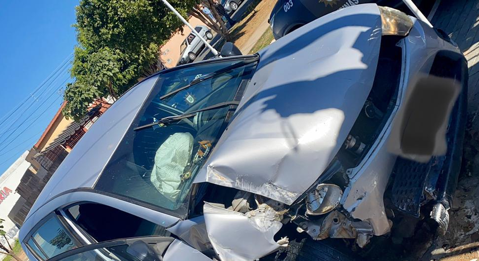 Carro roubado pelo suspeito