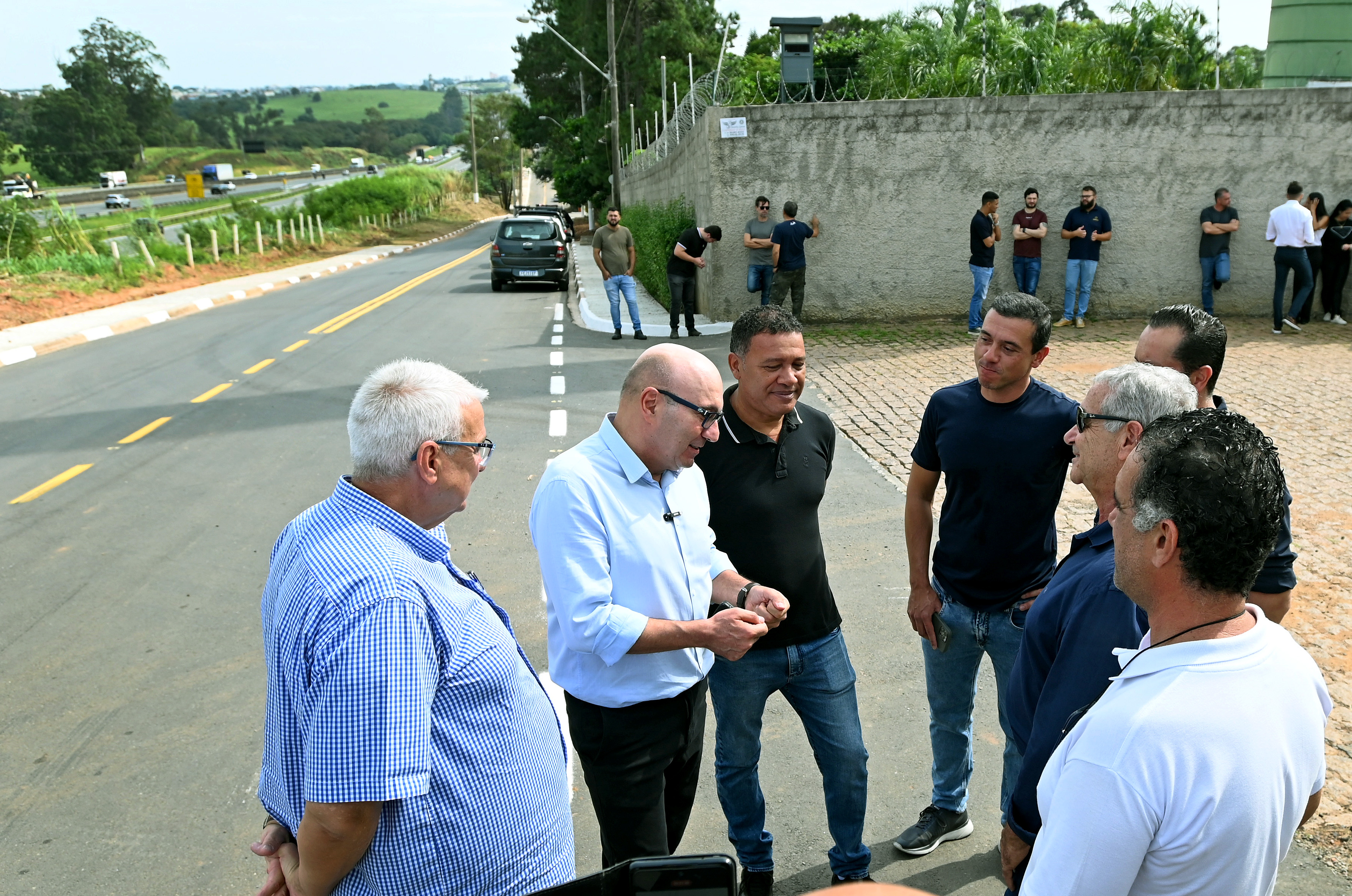 Prefeito conversa com técnicos da Prefeitura