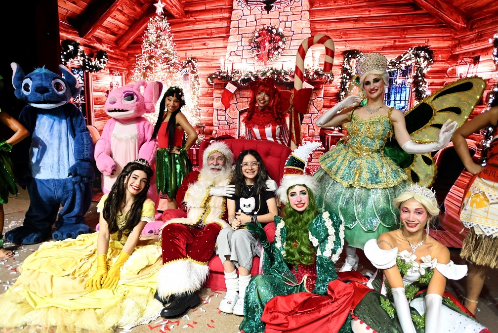 Em todos os shows, após as apresentações, o público pode subir ao palco e tirar foto com os personagens