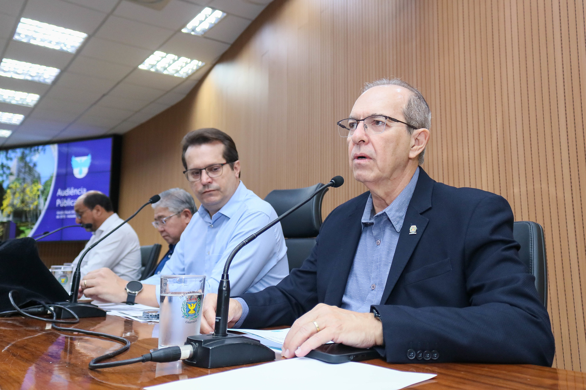 Câmara Municipal/Divulgação O secretário de Finanças, Aurílio Caiado, durante audiência pública na Câmara