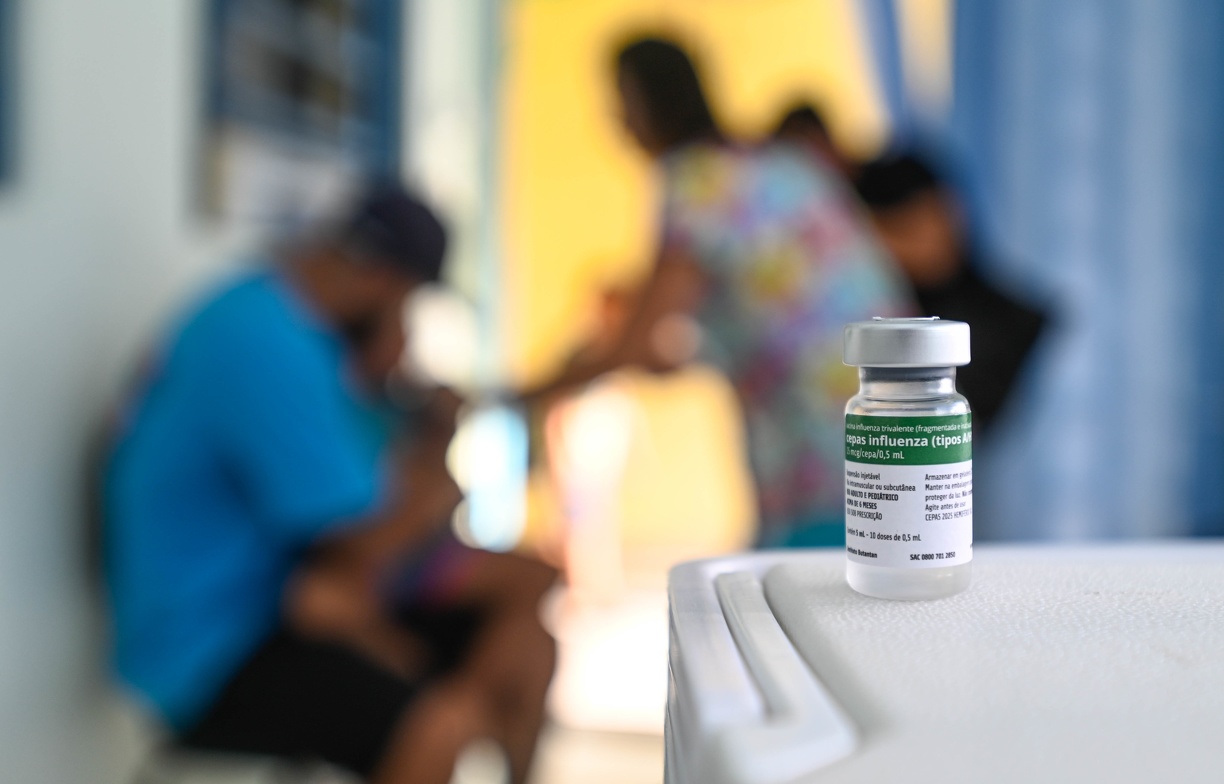 Rogério Capela/PMC Vacina protege contra as gripes A (H1N1 e H3N2) e B