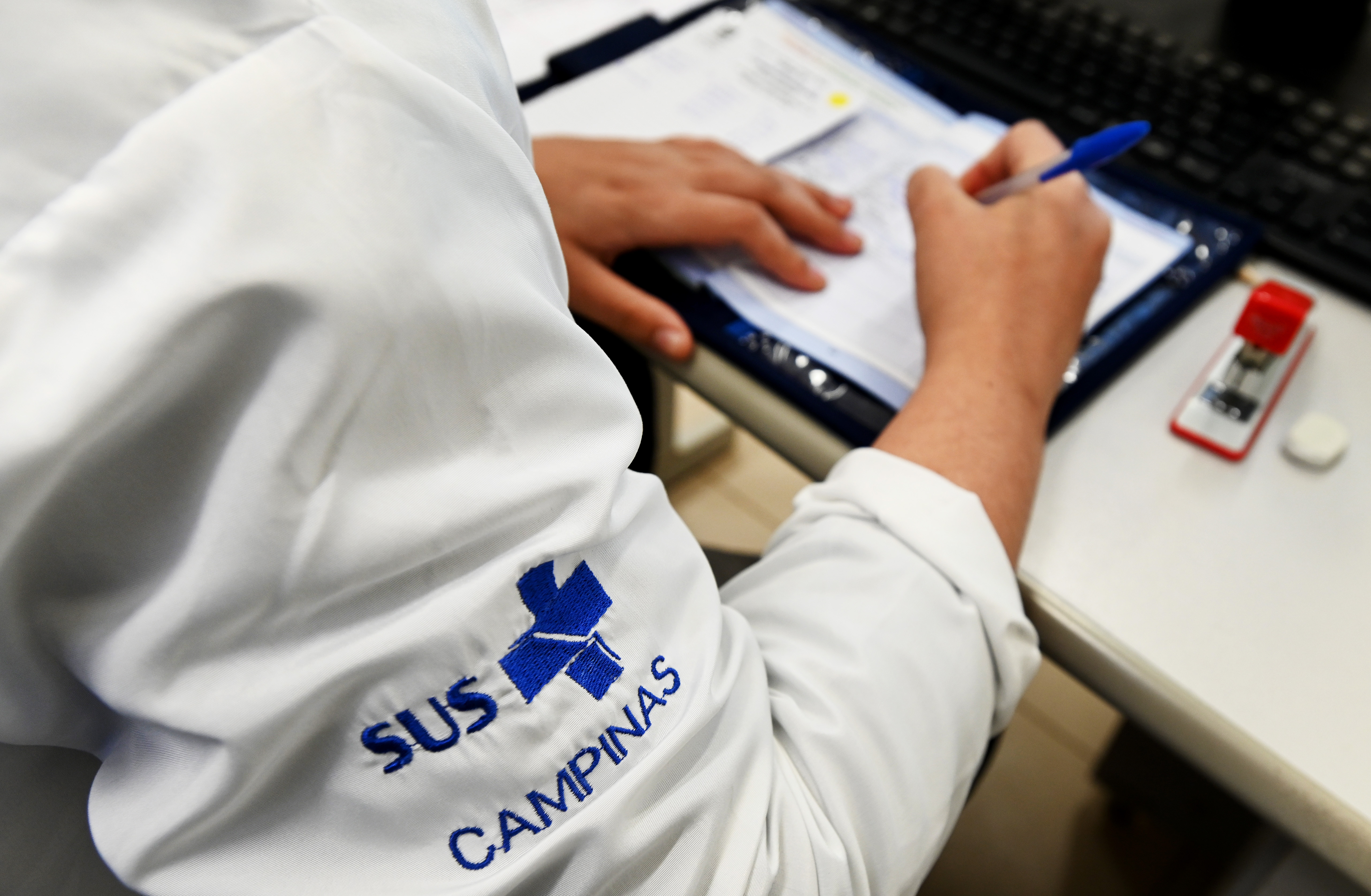 Entre os profissionais da saúde que foram convocados estão urologistas, psicólogos e ginecologistas