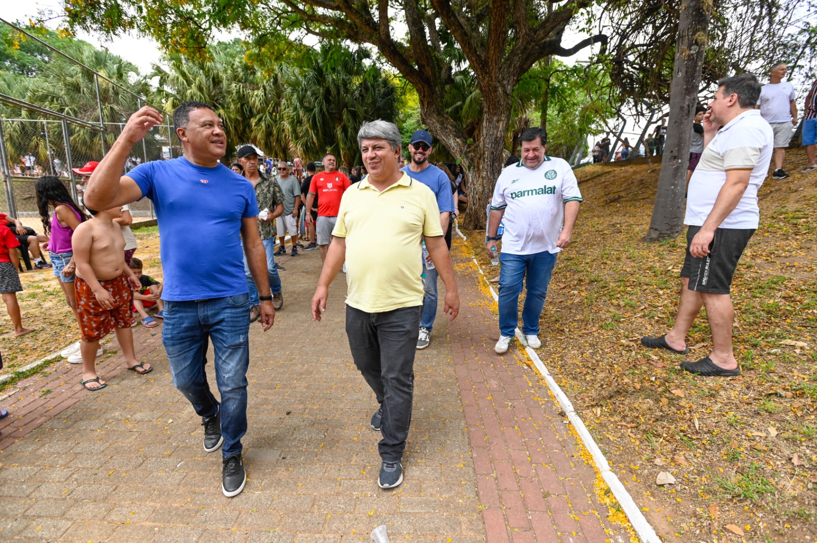 Rogério Capela Wanderley de Almeida com o vereador Permínio Monteiro na festa no Nova Europa