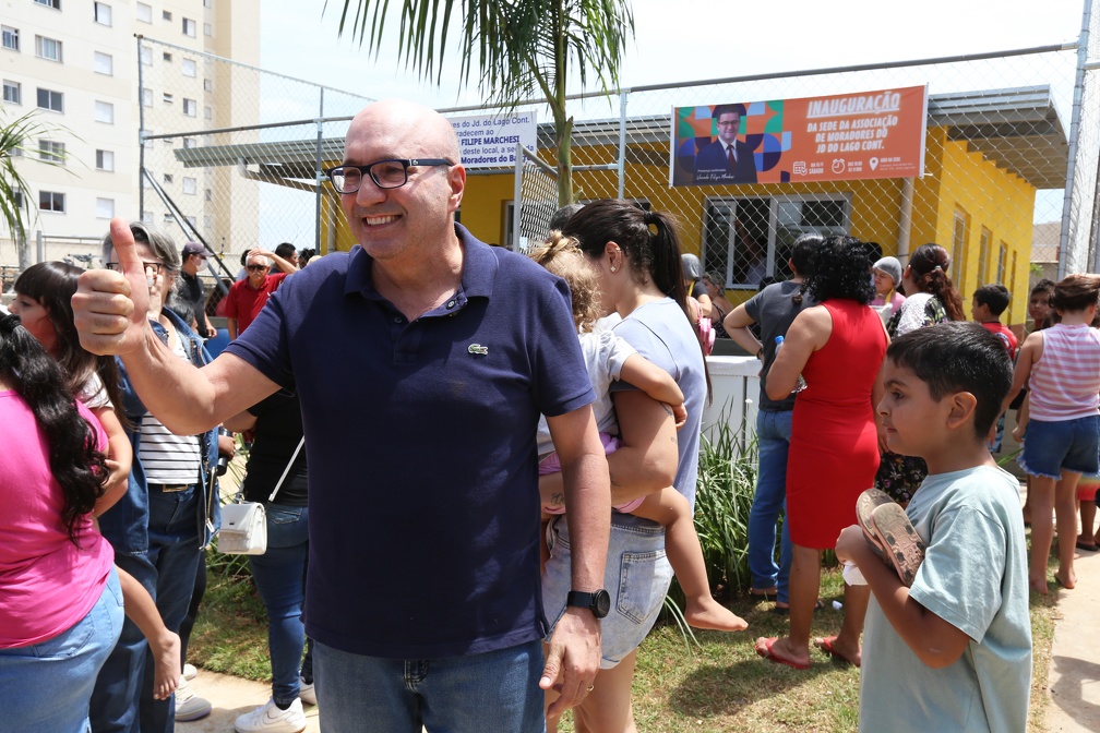 Dário acompanhou entrega na nova sede da associação e destacou importância de lideranças de bairro