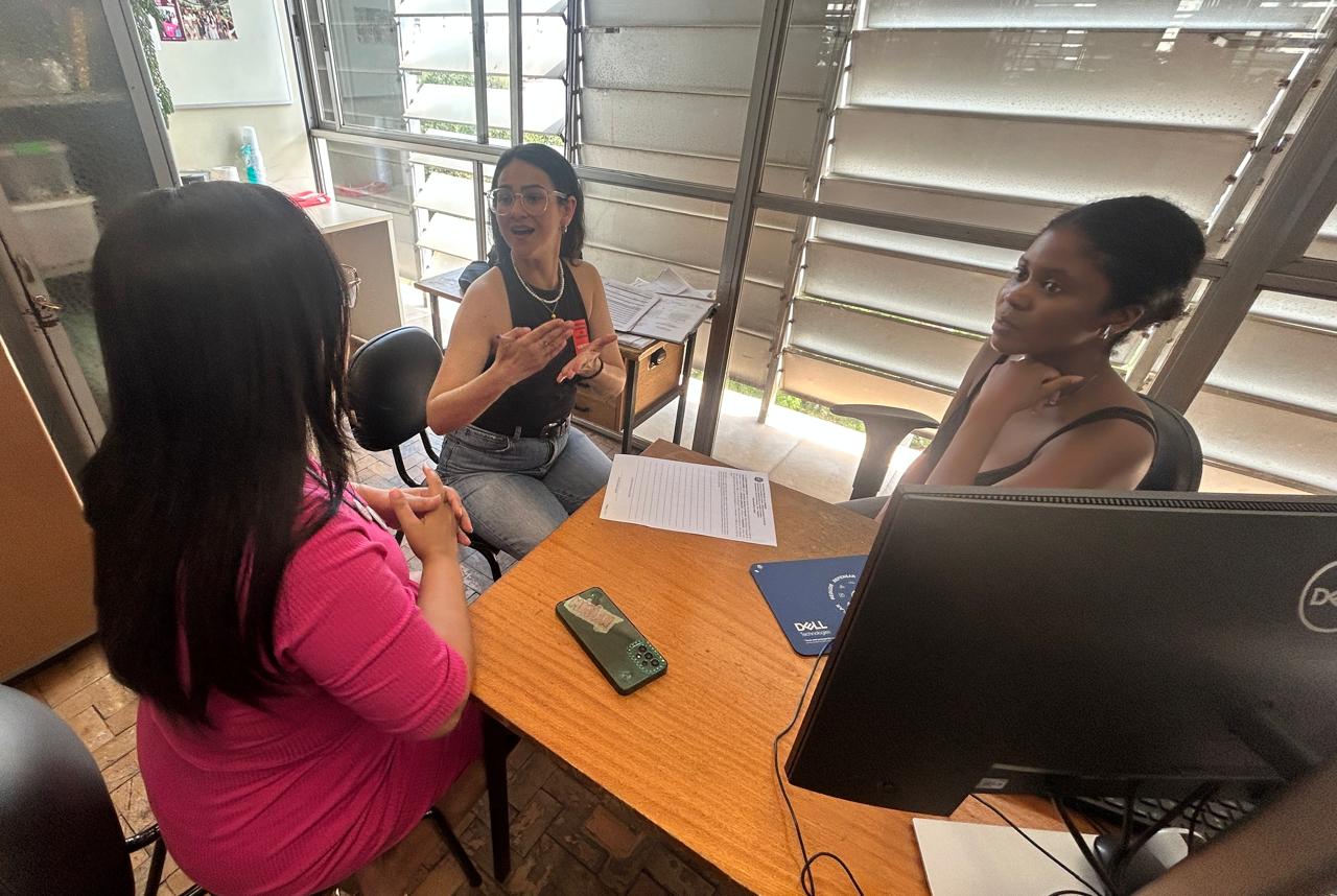 Divulgação/PMC Solução de tradução em Libras em tempo real e apoio da intérprete da CIL fortalece igualdade e comunicação na Prefeitura