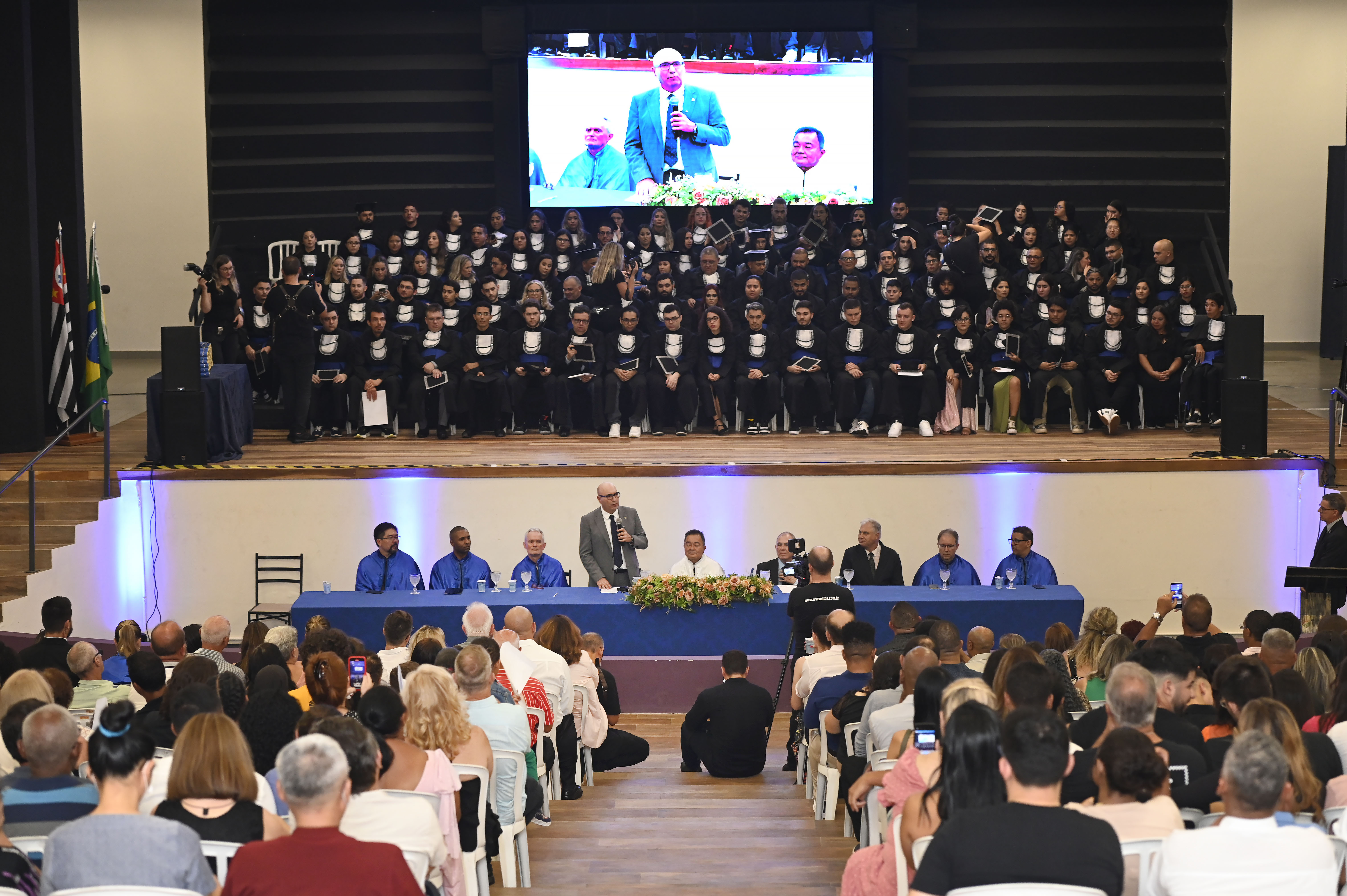 Prefeito fala em evento de colação de grau