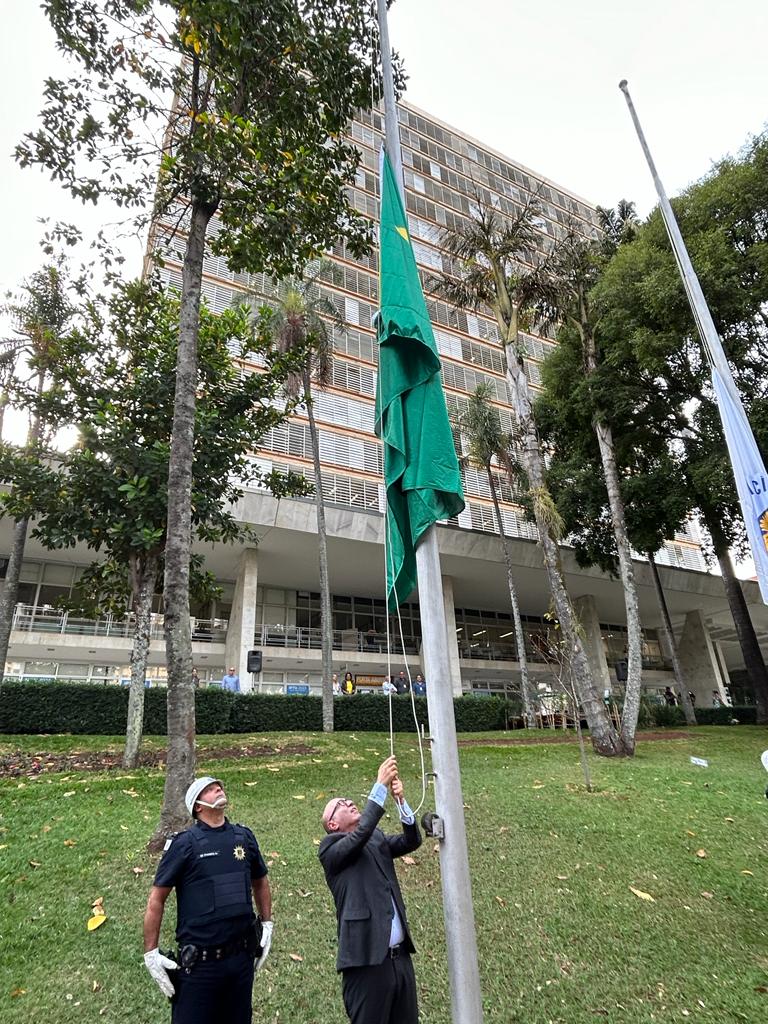 Hasteamento da Bandeira do Brasil