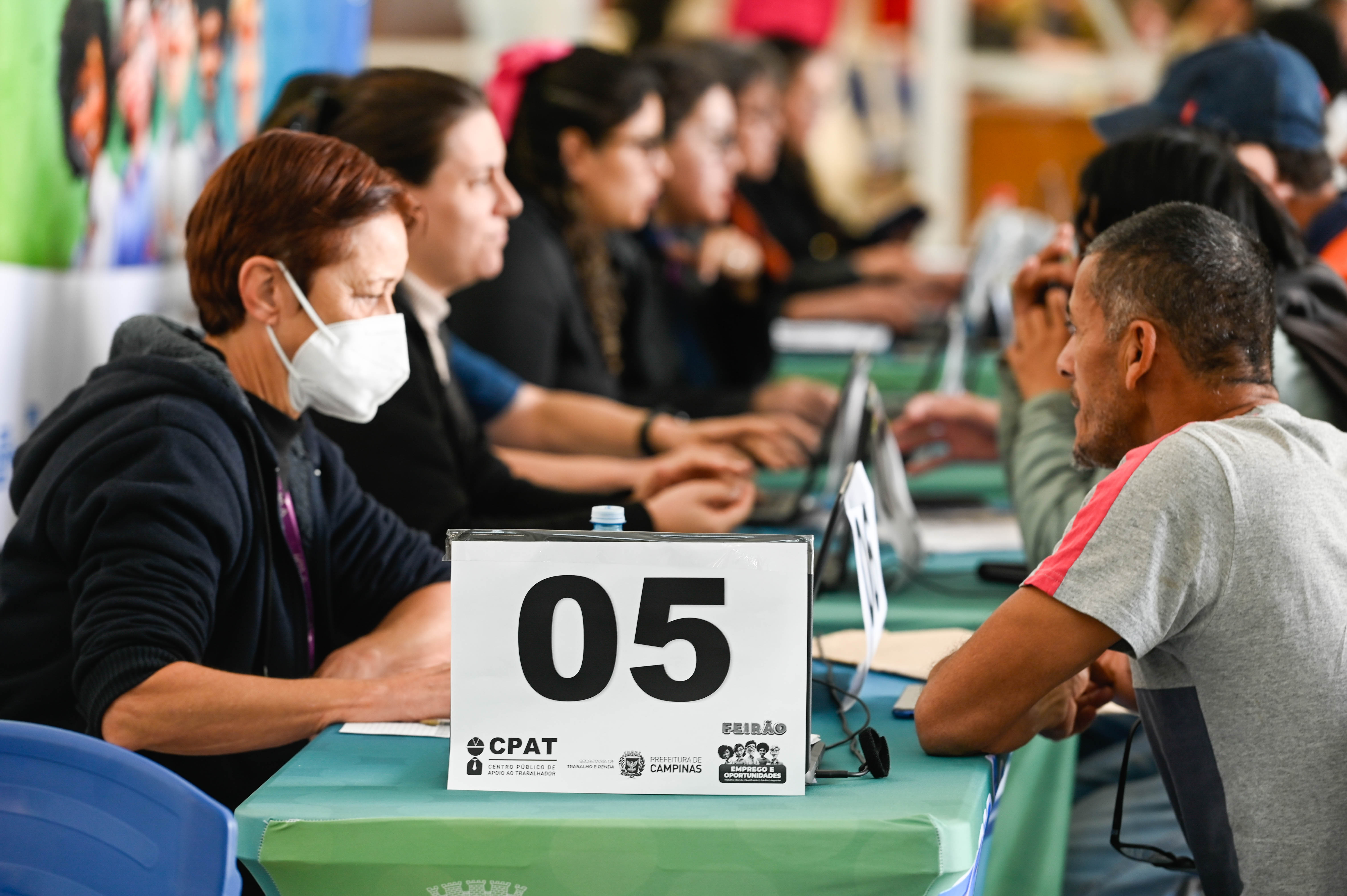 Além das vagas de emprego, o Feirão também oferece auxílio e orientações para Microempreendedor Individual, cursos gratuitos de qualificação profissional e acesso a microcrédito pelo Banco do Povo