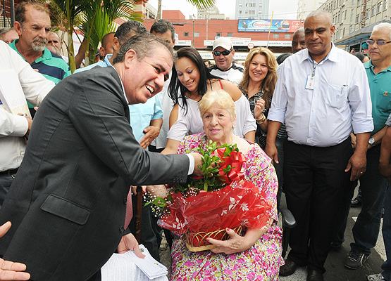 ...presta homenagem à permissionária Maria Daniel... 