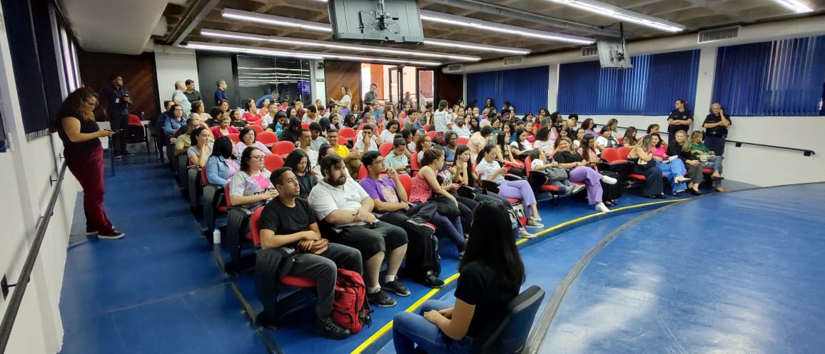 Aproximadamente 150 pessoas participaram da palestra