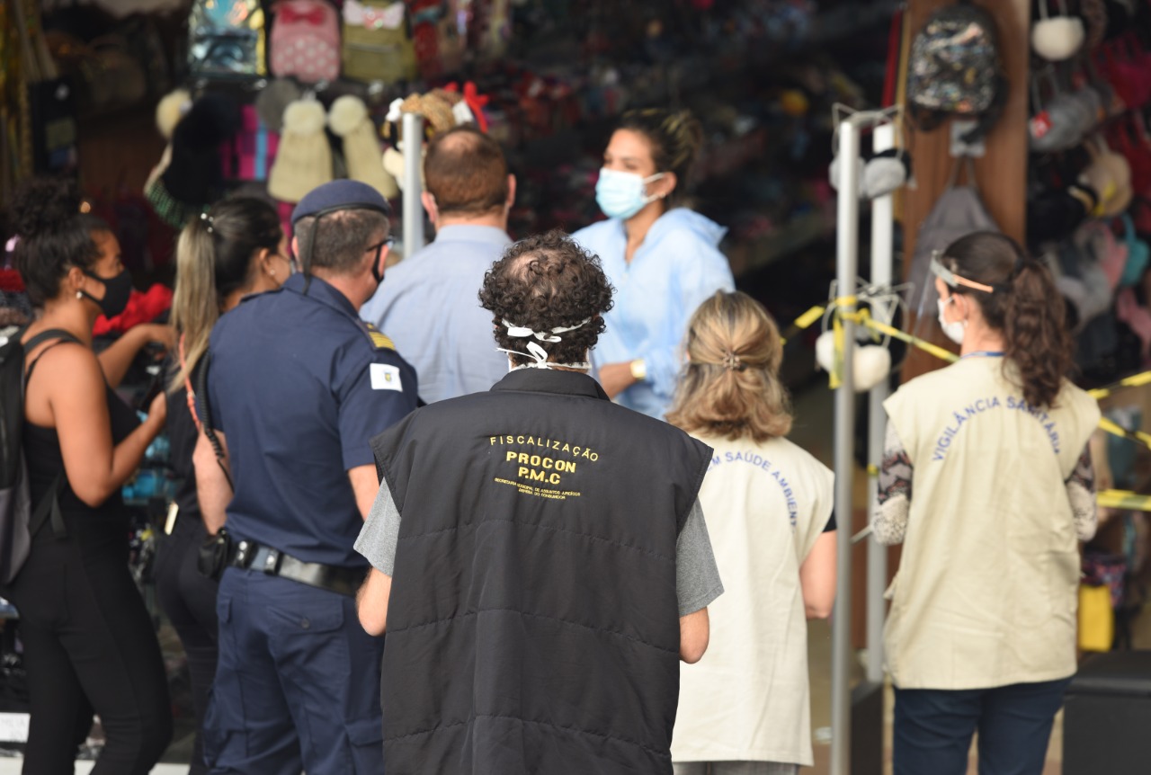 Ação foi medida educativa para lojistas e público