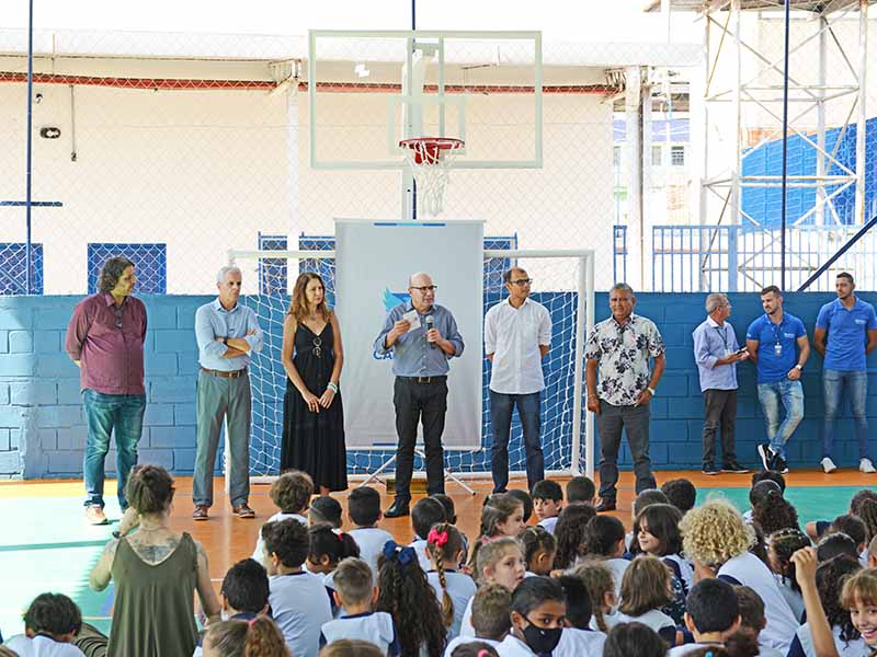 Prefeito fala em cerimônia de entrega de obras