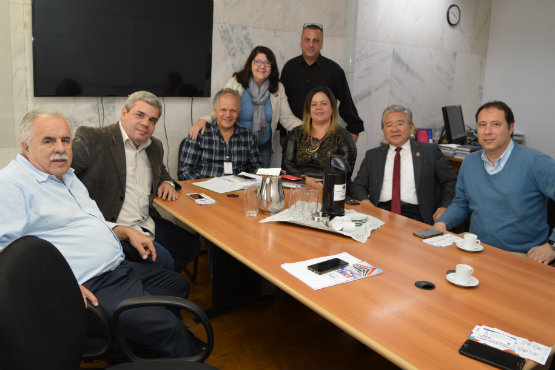 Representantes da Prefeitura de Campinas e do Governo do Estado de São Paulo durante reunião que definiu a parceria para divulgação dos cursos da Etecri