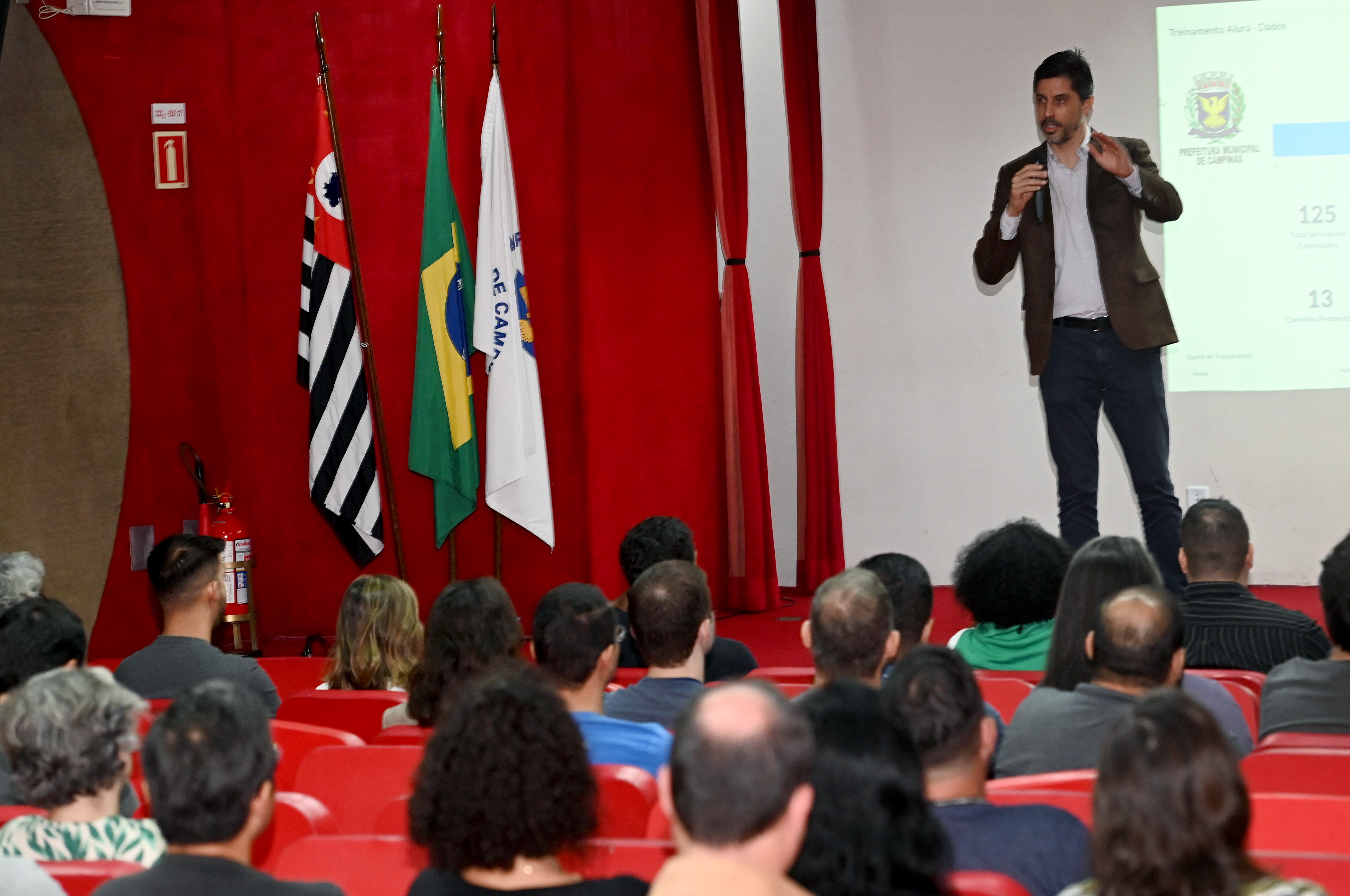 Diretor do Deinfo fala em evento