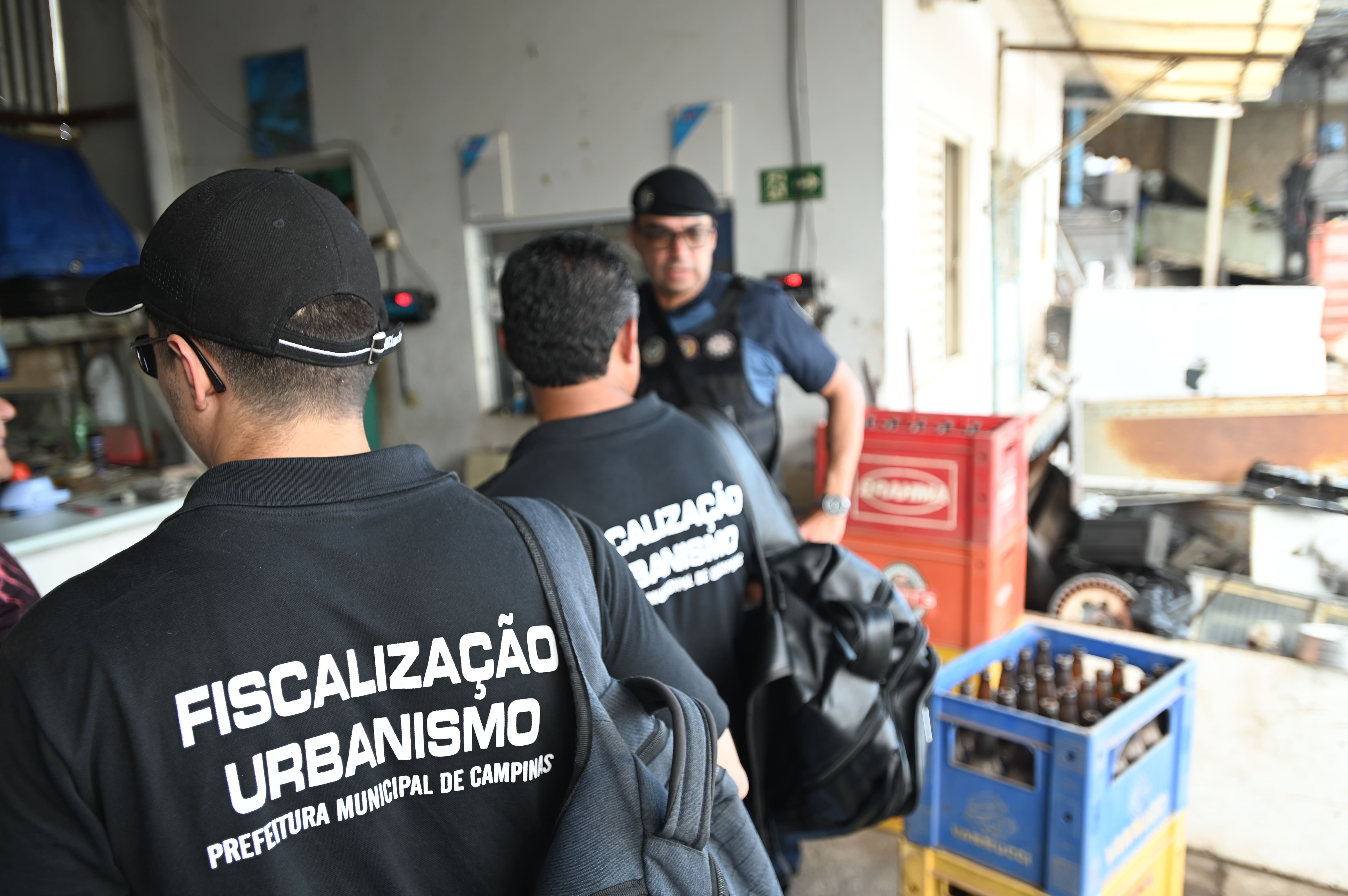 Ação envolveu Polícia Militar, Ambiental, GM e Secretaria de Urbanismo: fiscalização de comércios de recicláveis