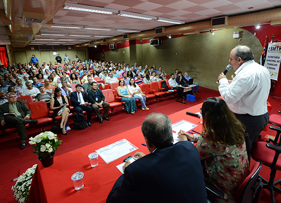 Participantes lotaram o Salão Vermelho