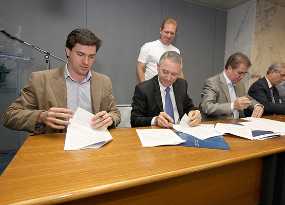 Henrique Magalhães participa da assinatura do convênio