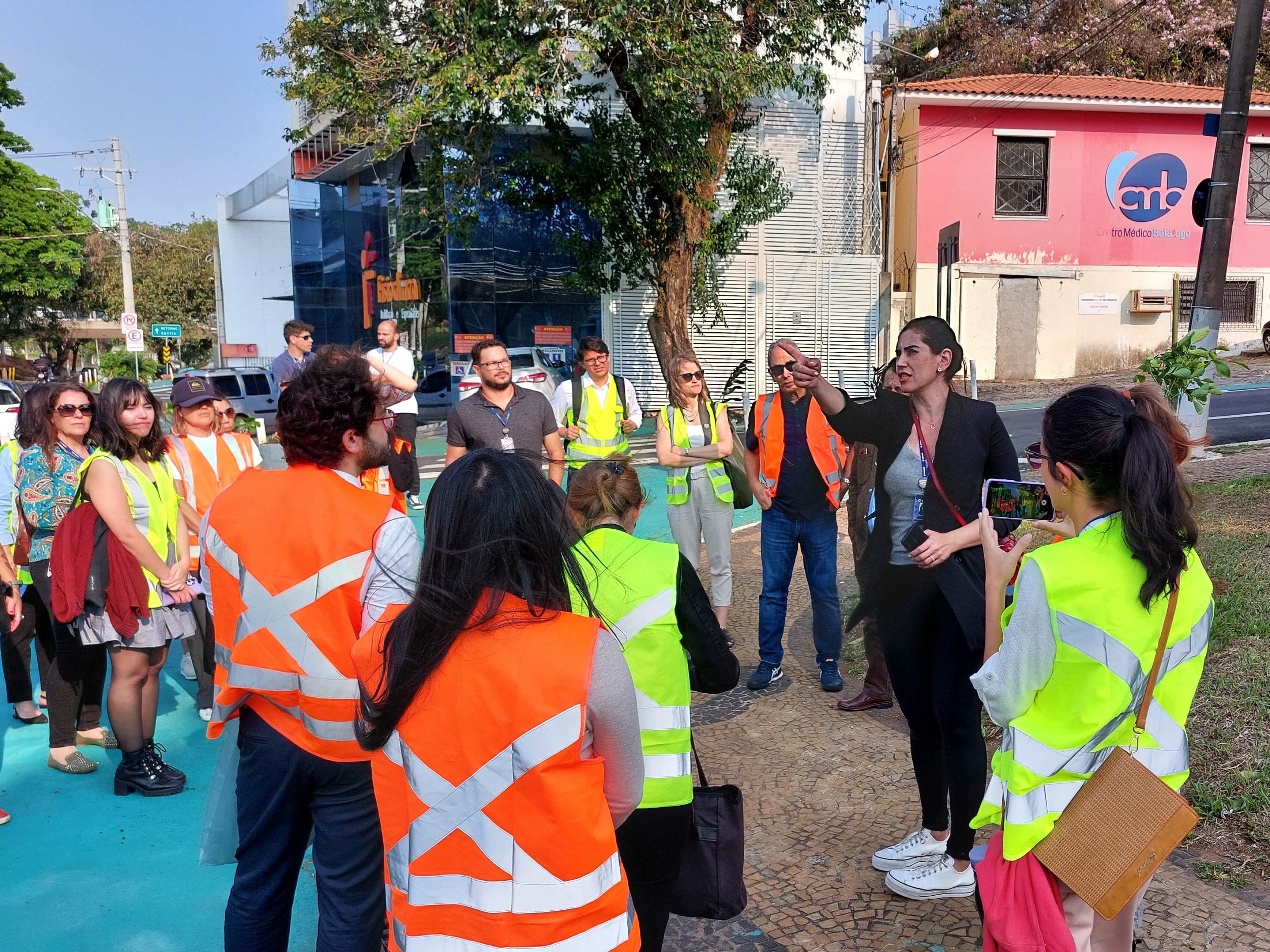 Grupo conheceu a rua Delfino Cintra que recebeu o projeto Revivacidade