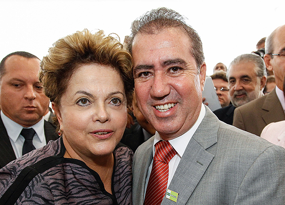 Presidente Dilma e prefeito Jonas Donizette em cerimônia de assinatura da des