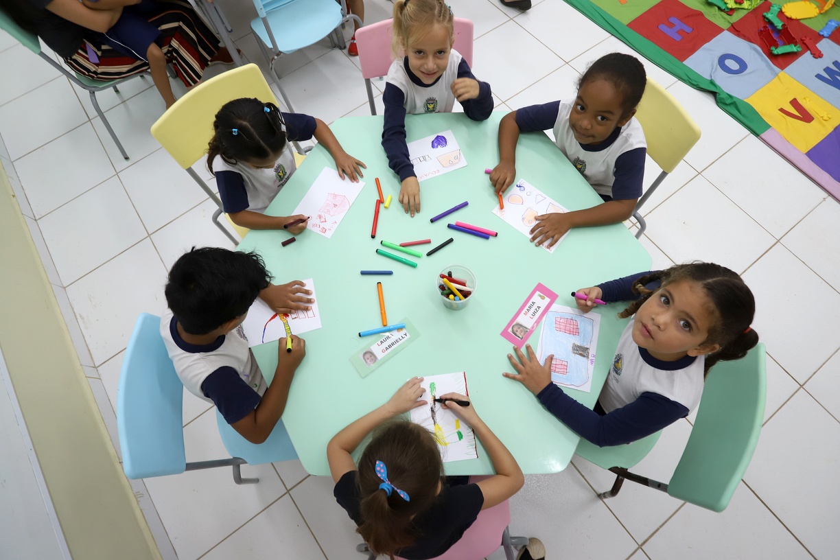 Entre os profissionais convocados há professores, coordenadores pedagógicos, diretores e orientadores 