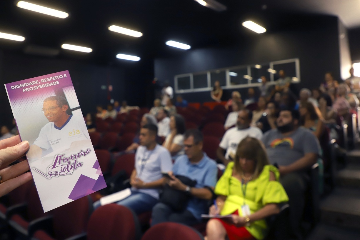 Fernanda Sunega A EJA exerce uma função importante na alfabetização das pessoas que não conseguiram terminar os estudos