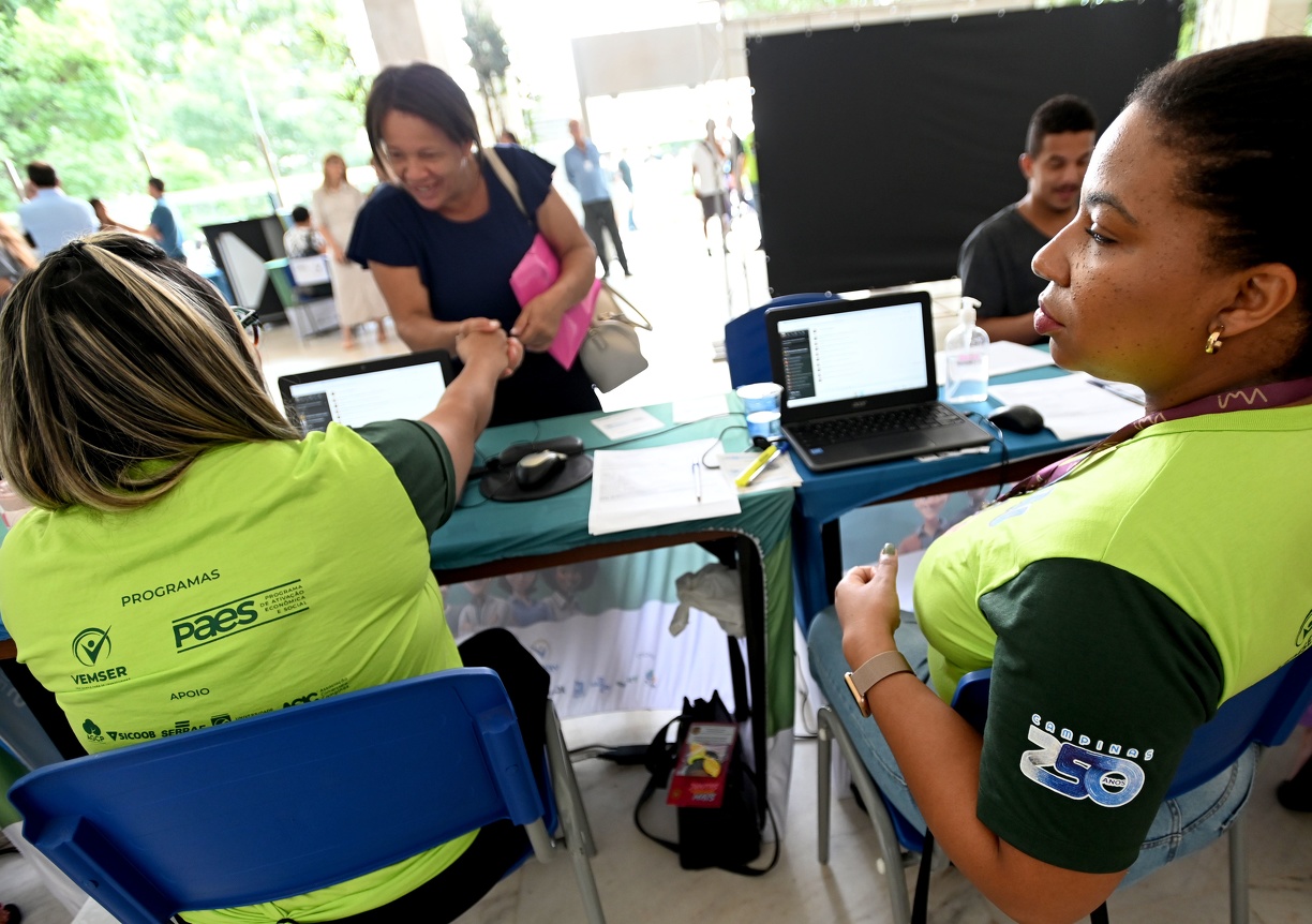 Há processos seletivos disponíveis na própria unidade ou no próximo Feirão de Emprego e Oportunidades