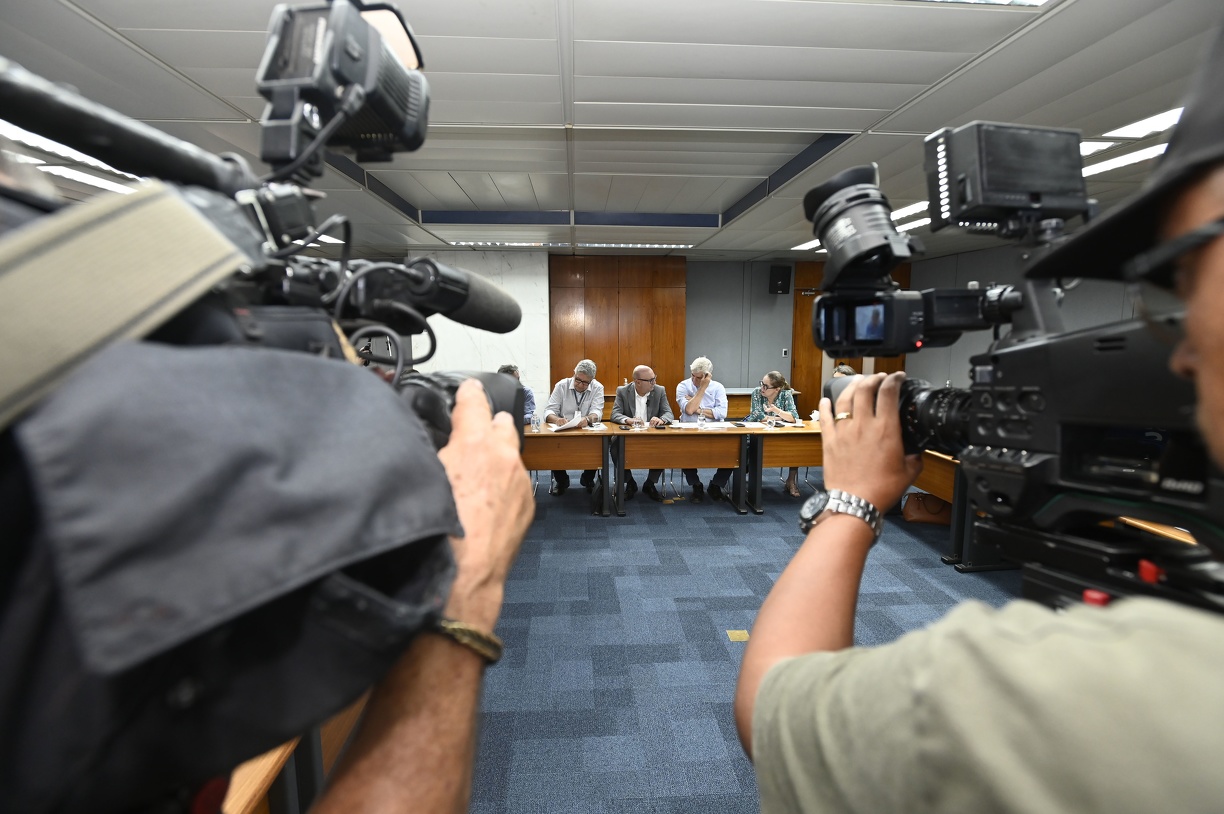 Anúncio de medidas foi feito após reunião 