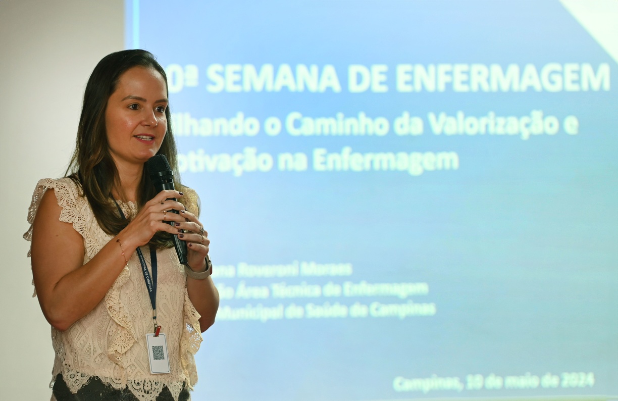 Talita Moraes, coordenadora da Enfermagem, durante evento no Salão Vermelho