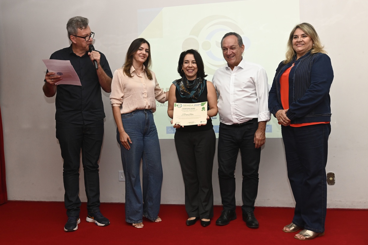 Professora Silvana Tonon recebe homenagem pelos serviços prestados ao meio ambiente