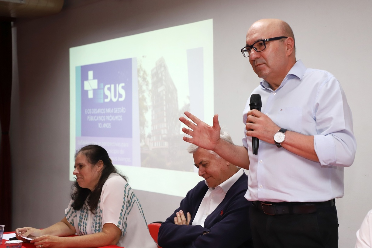 O prefeito Dário Saadi durante abertura de seminário sobre o SUS Campinas