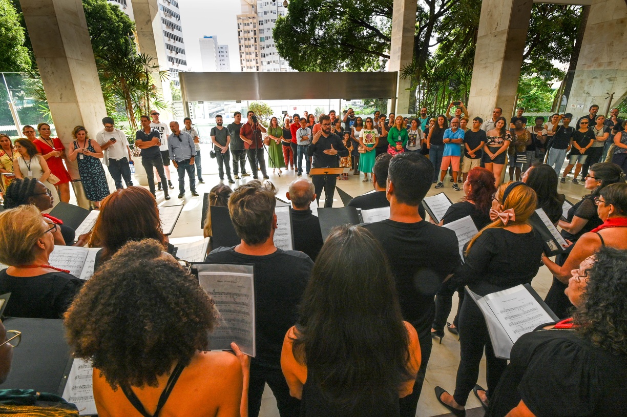 Além de servidores, público também reuniu familiares dos coralistas 