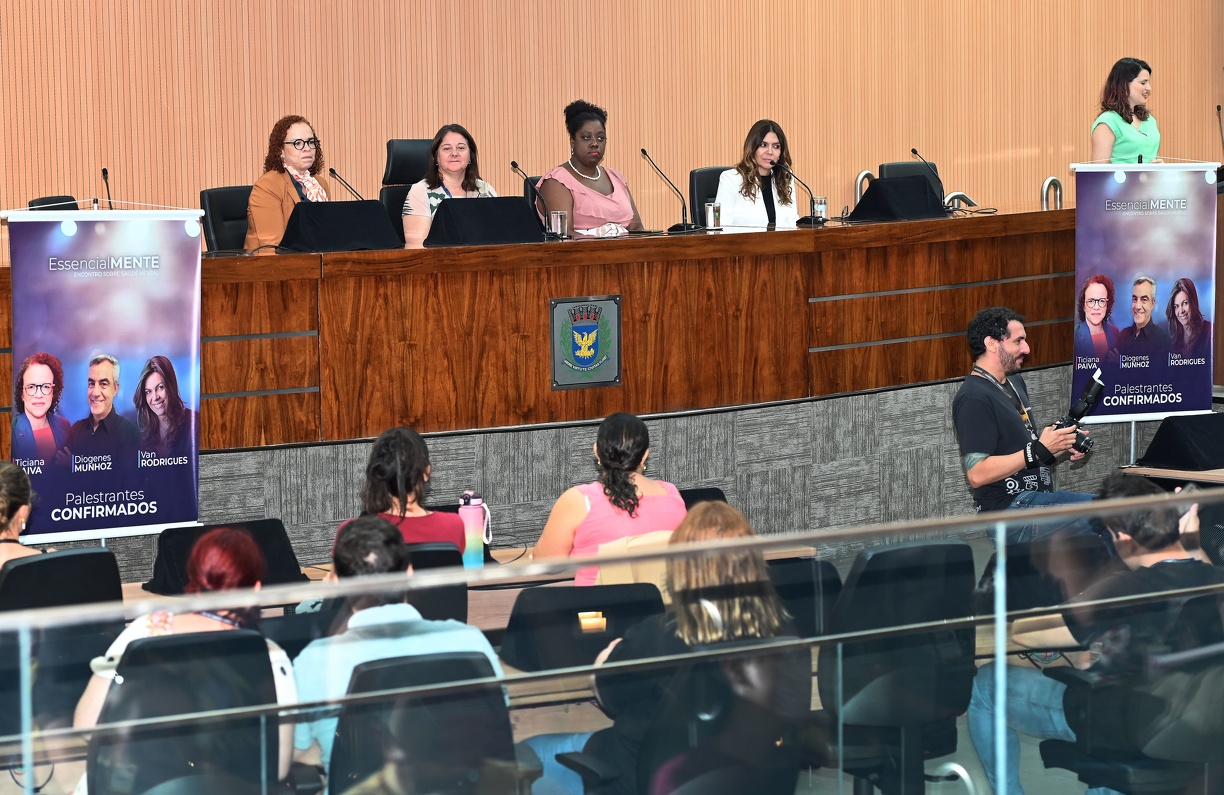 Palestrantes eram ligados à área de psicologia 