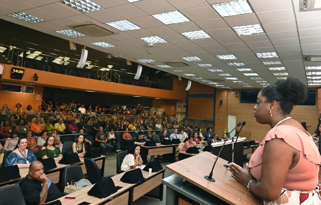 Secretária Eliane Jocelaine destacou importância de se discutir o tema da saúde mental