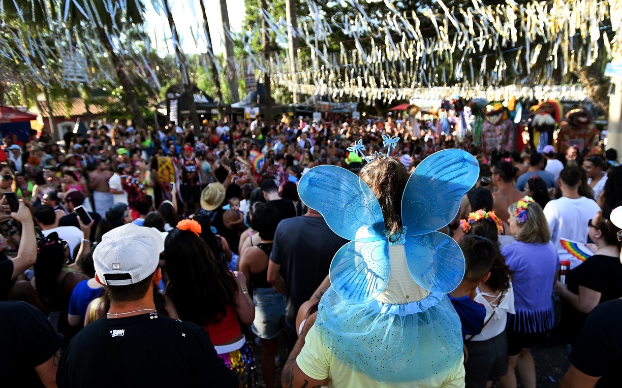 Espaço para crianças e adultos brincarem o Carnaval 