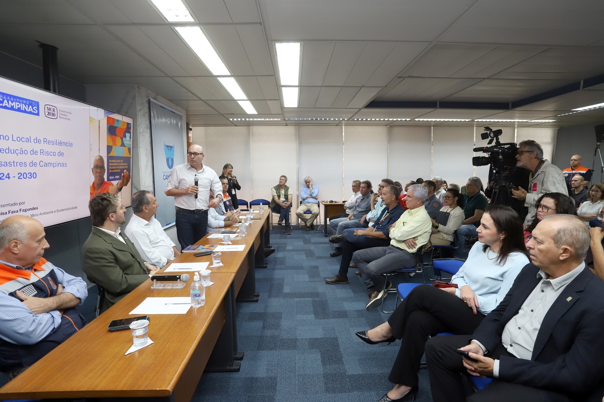 Fernanda Sunega Documento foi lançado durante cerimônia na Sala Azul do Paço Municipal