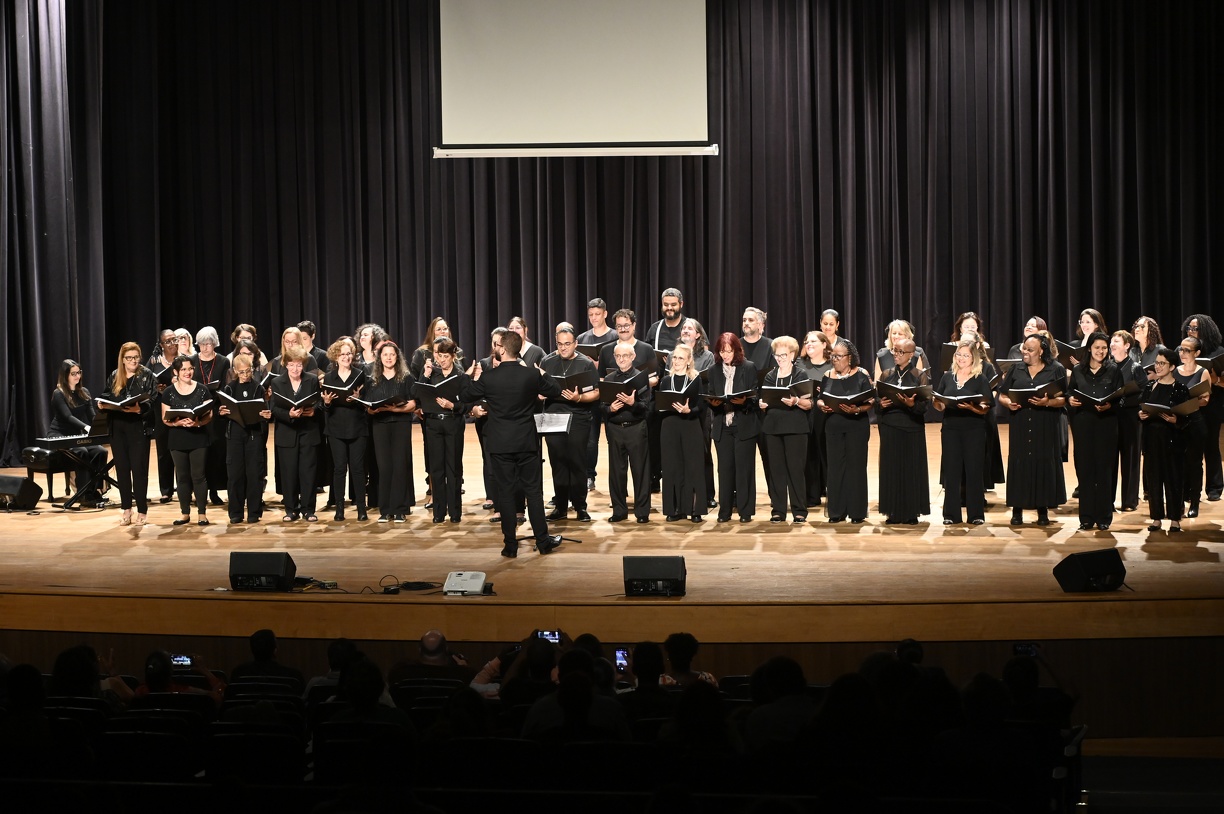 Rogério Capela  Coral dos Servidores também marcou presença no Misturados