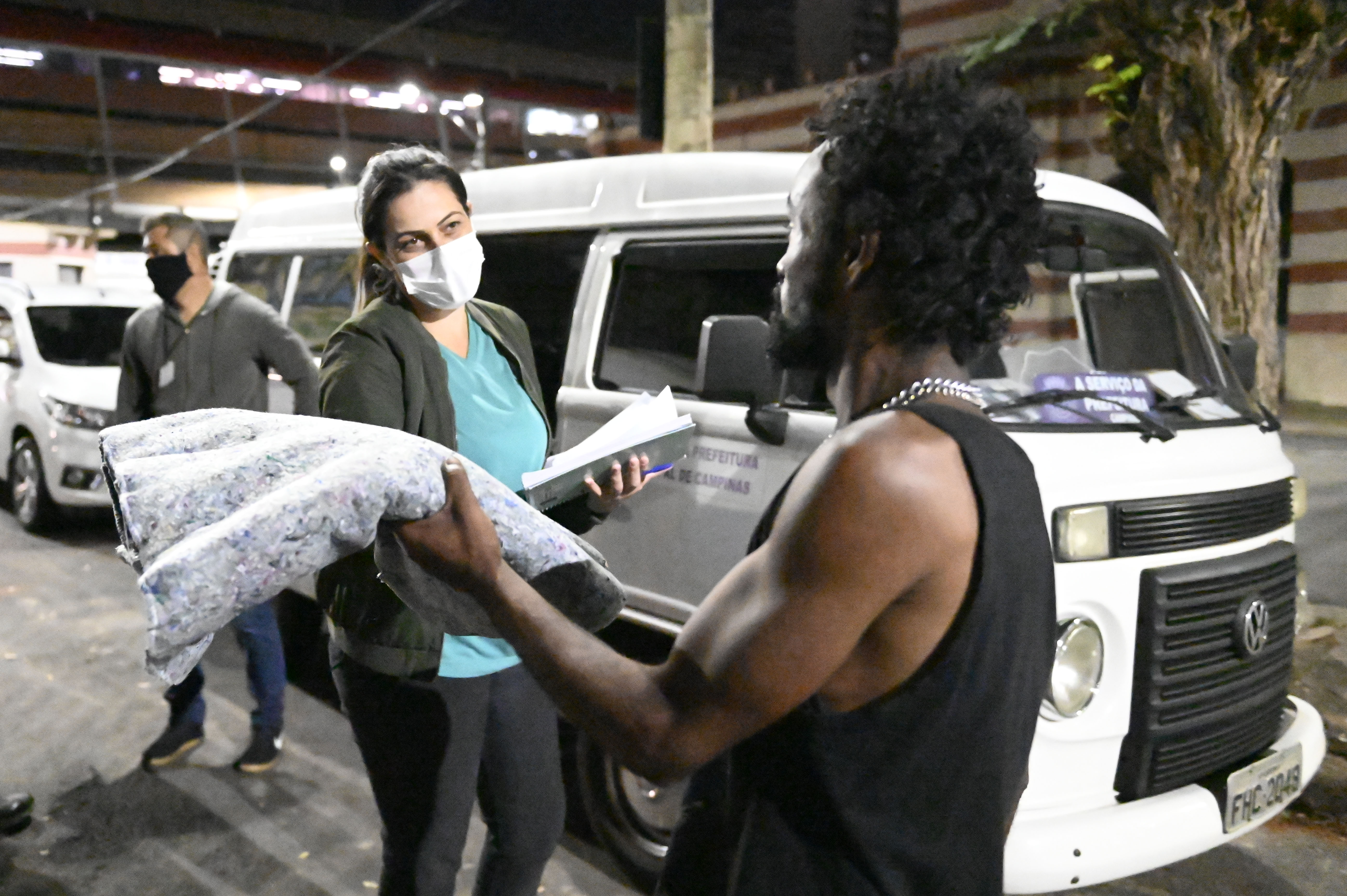 A Operação Inverno é um serviço de acolhimento a pessoas em situação de rua no município por meio do SOS Rua