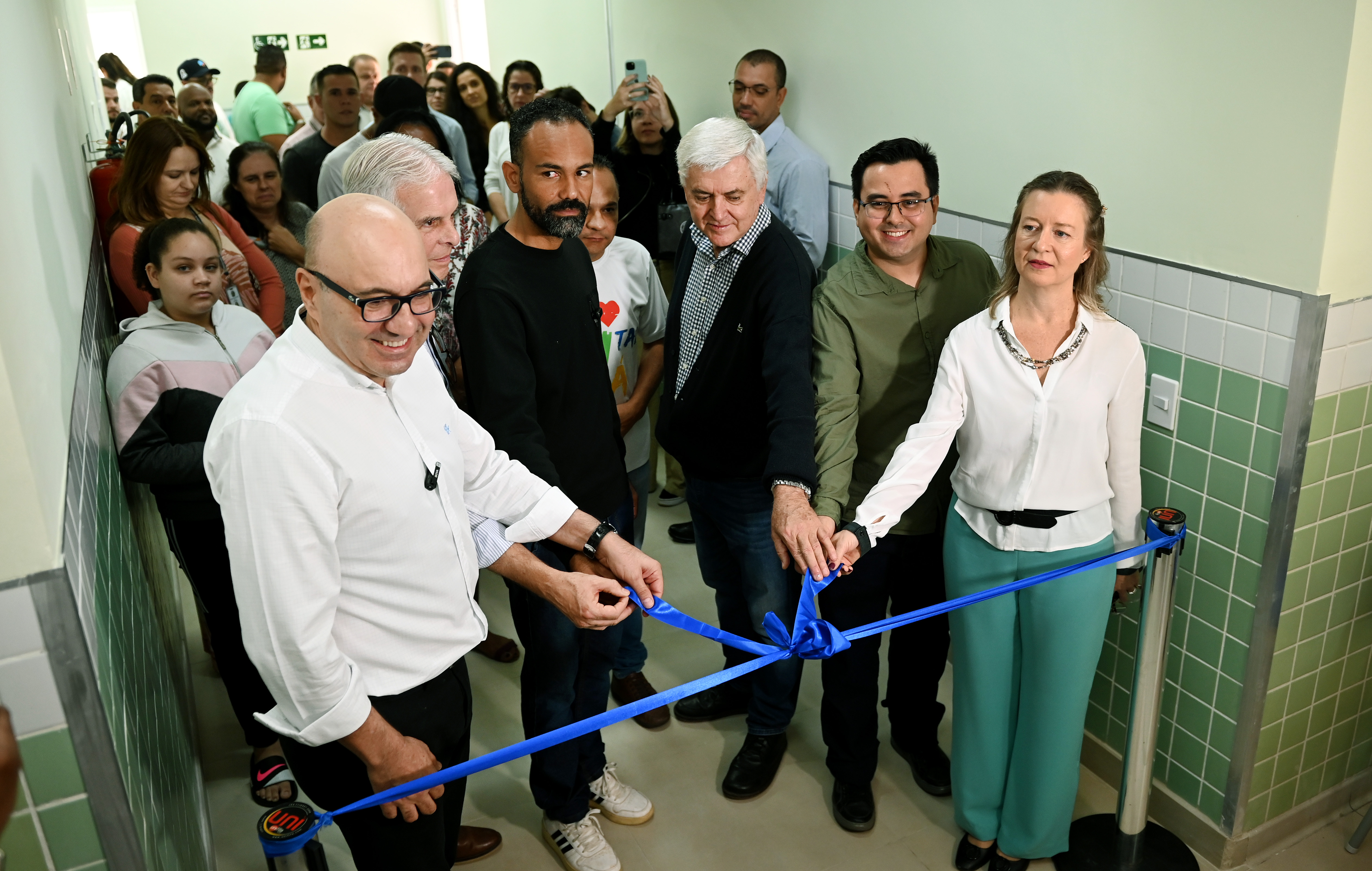 Abertura da fita de inauguração do CS Rossin