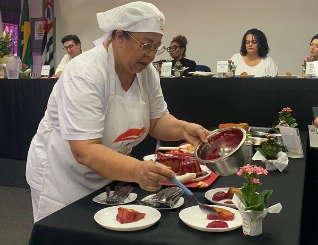 Escolha dos bolos para a merenda foi em concurso: 16 cozinheiras participaram