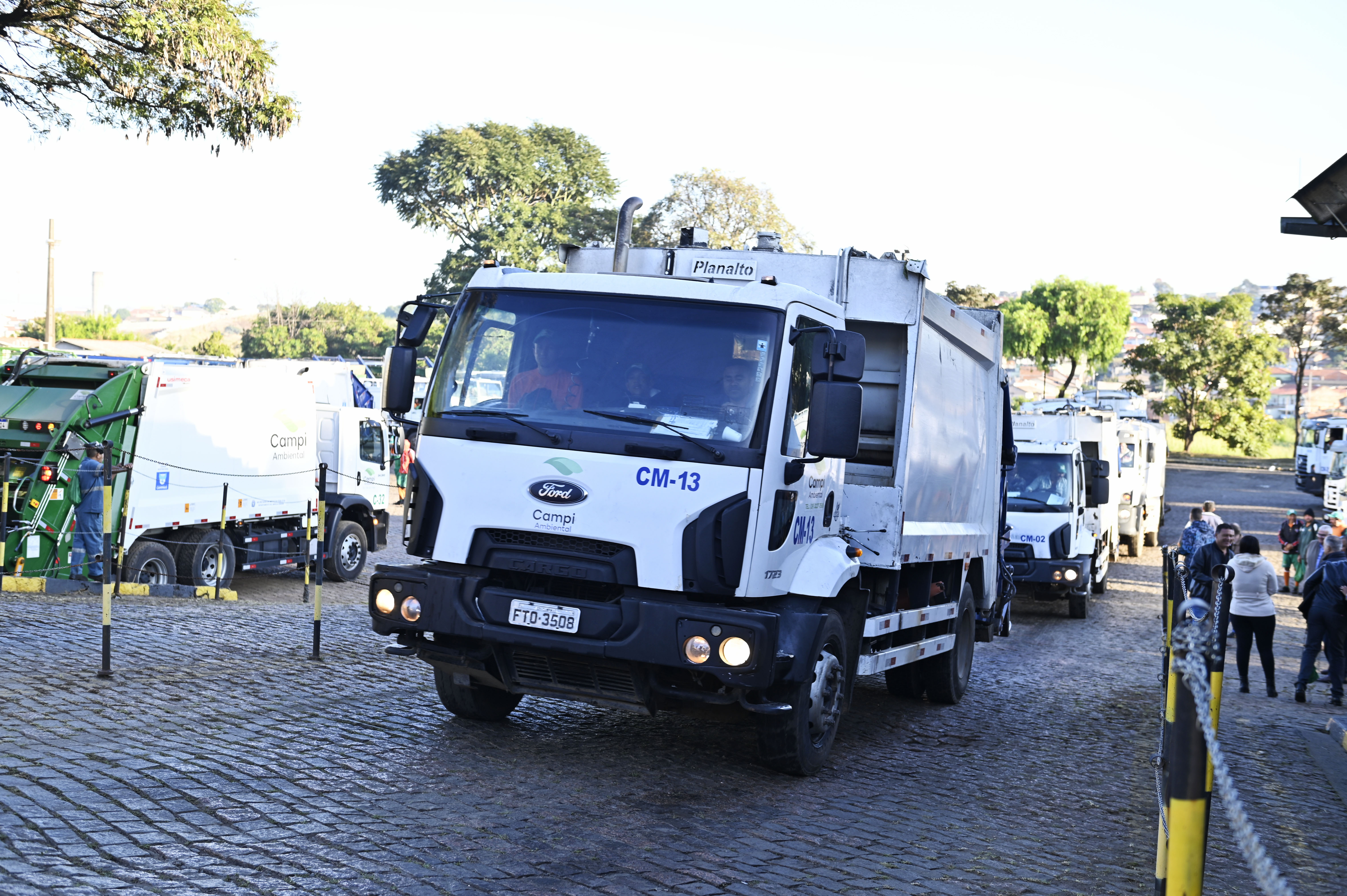 Limpeza urbana tem esquema especial no dia 12 e funciona conforme rotina nos dias 13 a 15