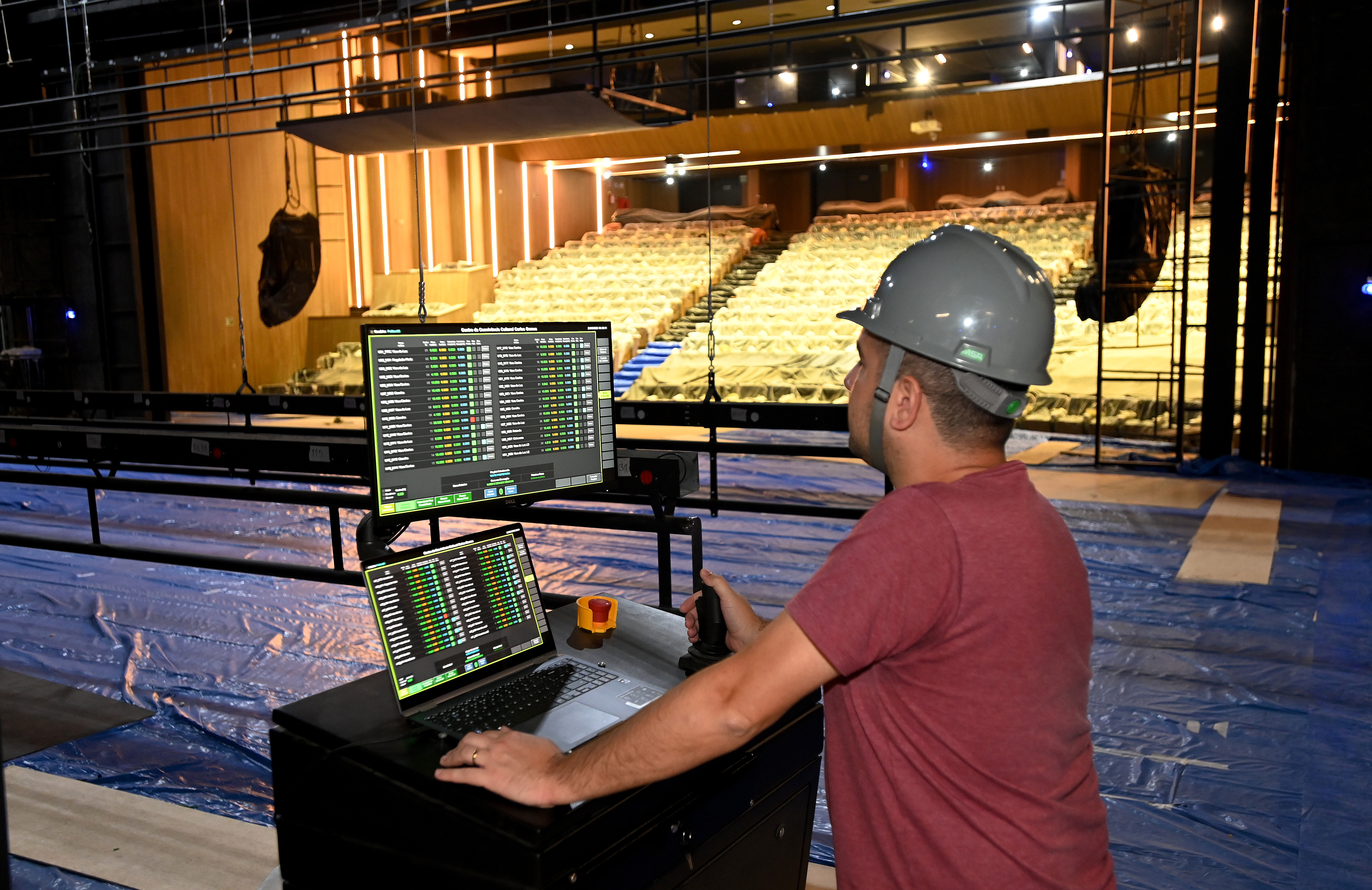 Inovador, teatro conta também com infraestrutura para tradução simultânea e cabine para áudio descrição, uma raridade nos teatros nacionais