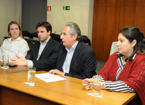 Bianco expõe as idéias do grupo