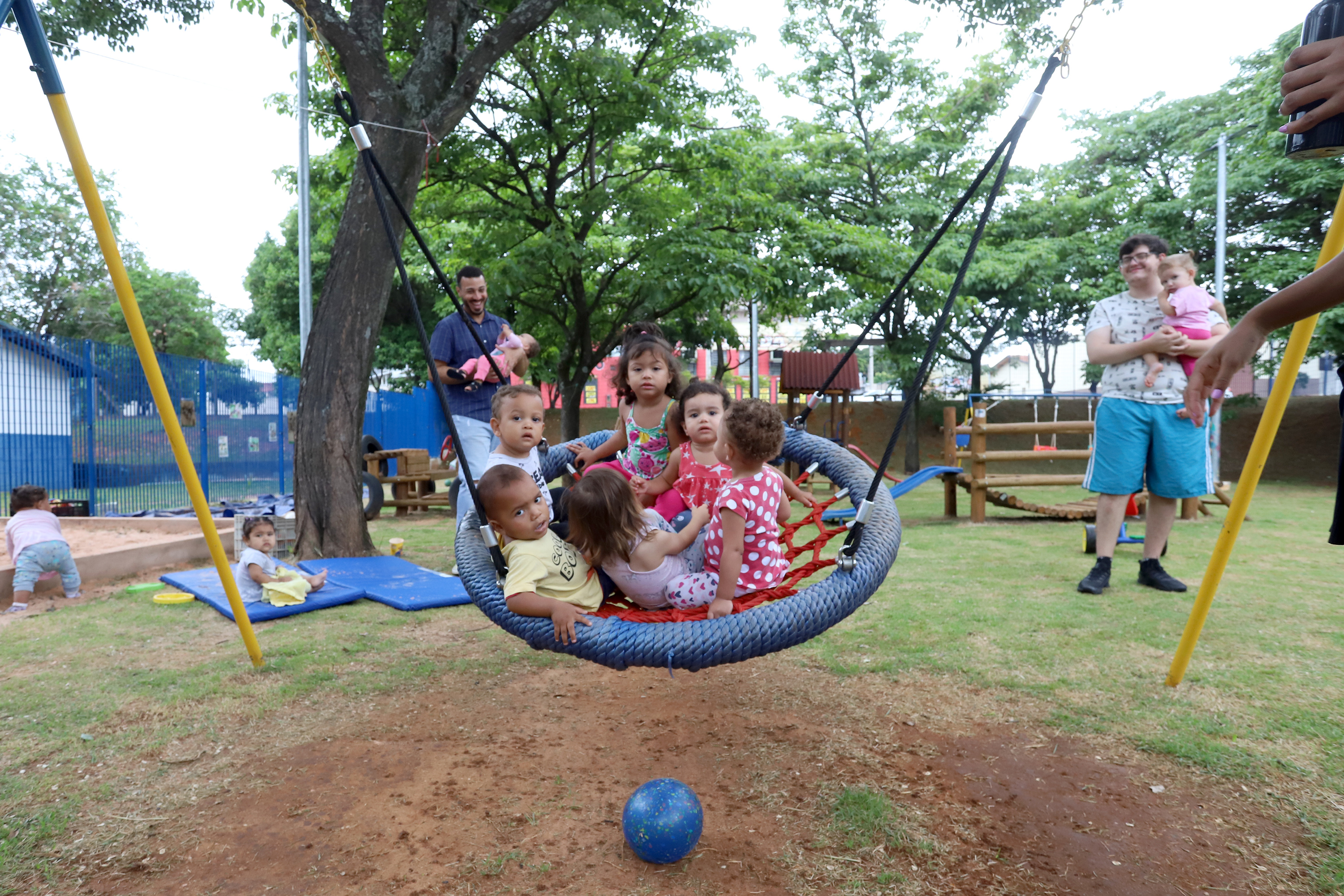 Creche tem muitos espaços para as crianças brincarem