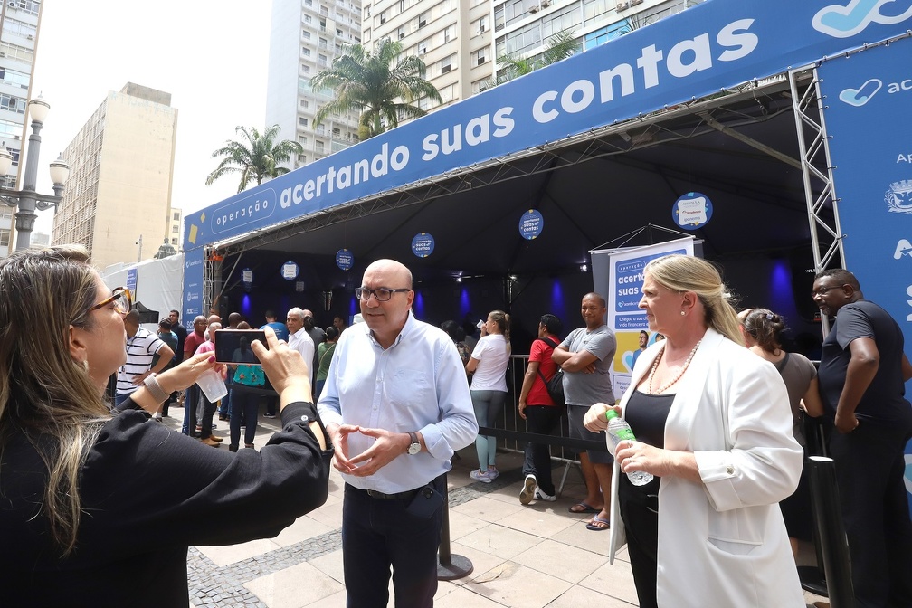 O prefeito Dário Saadi e a secretaria Adriana Flosi 