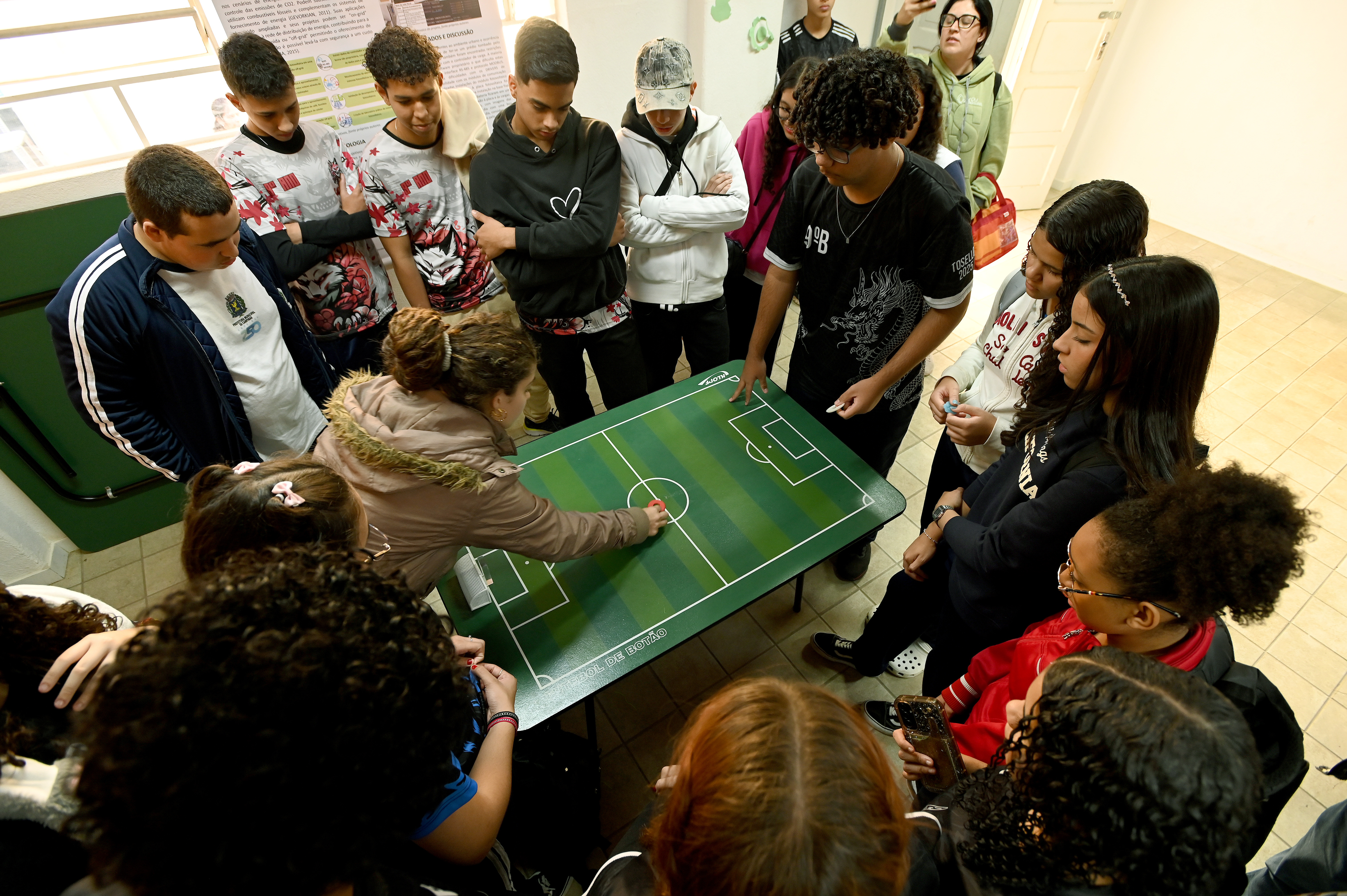 Teve disputa de futebol de botão para descontrair