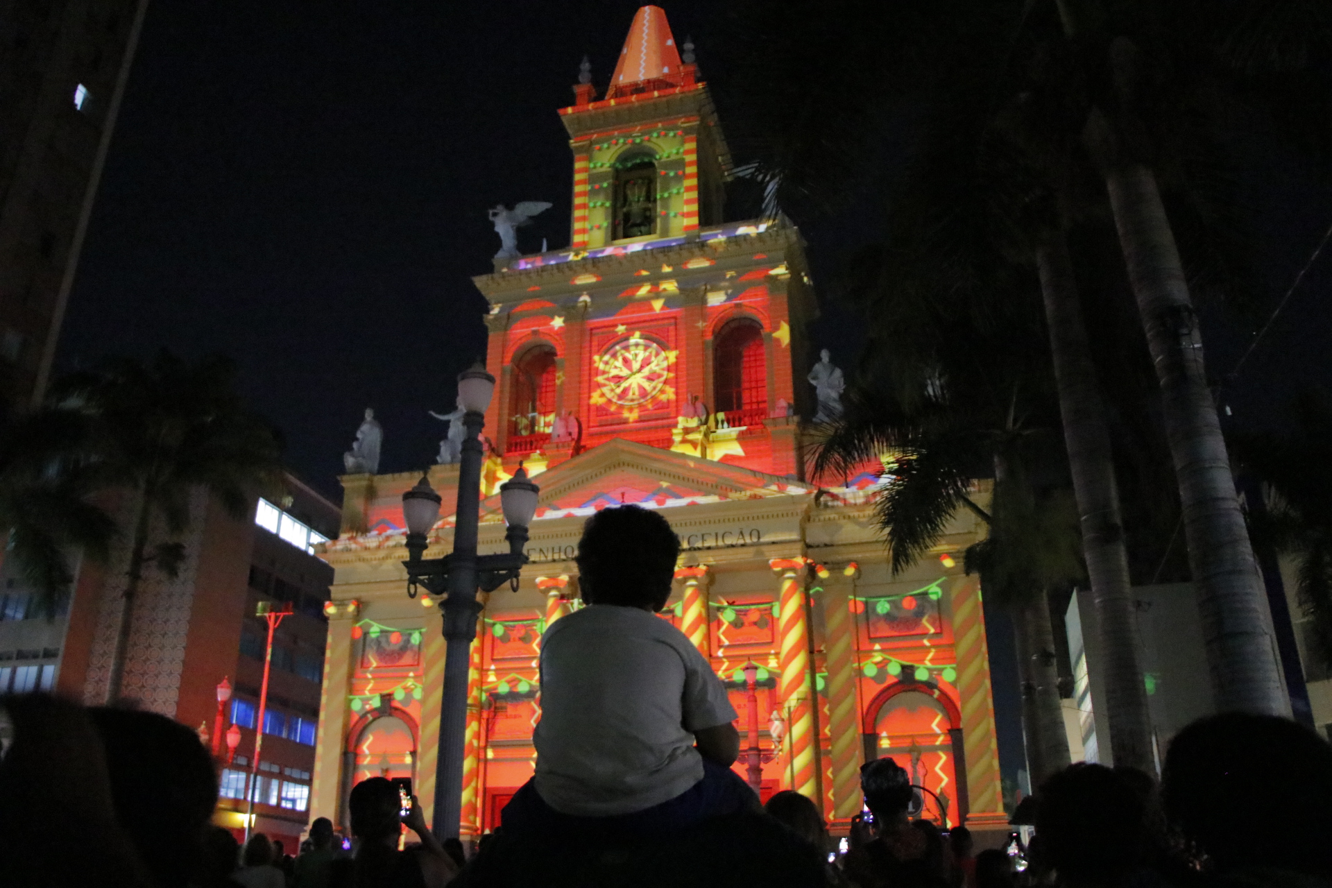 Cenas natalinas iluminaram a Catedral