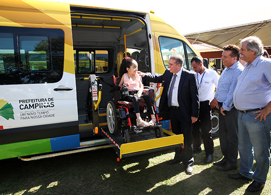 Veículos têm capacidade para transporte de três cadeirantes, com acompanhante