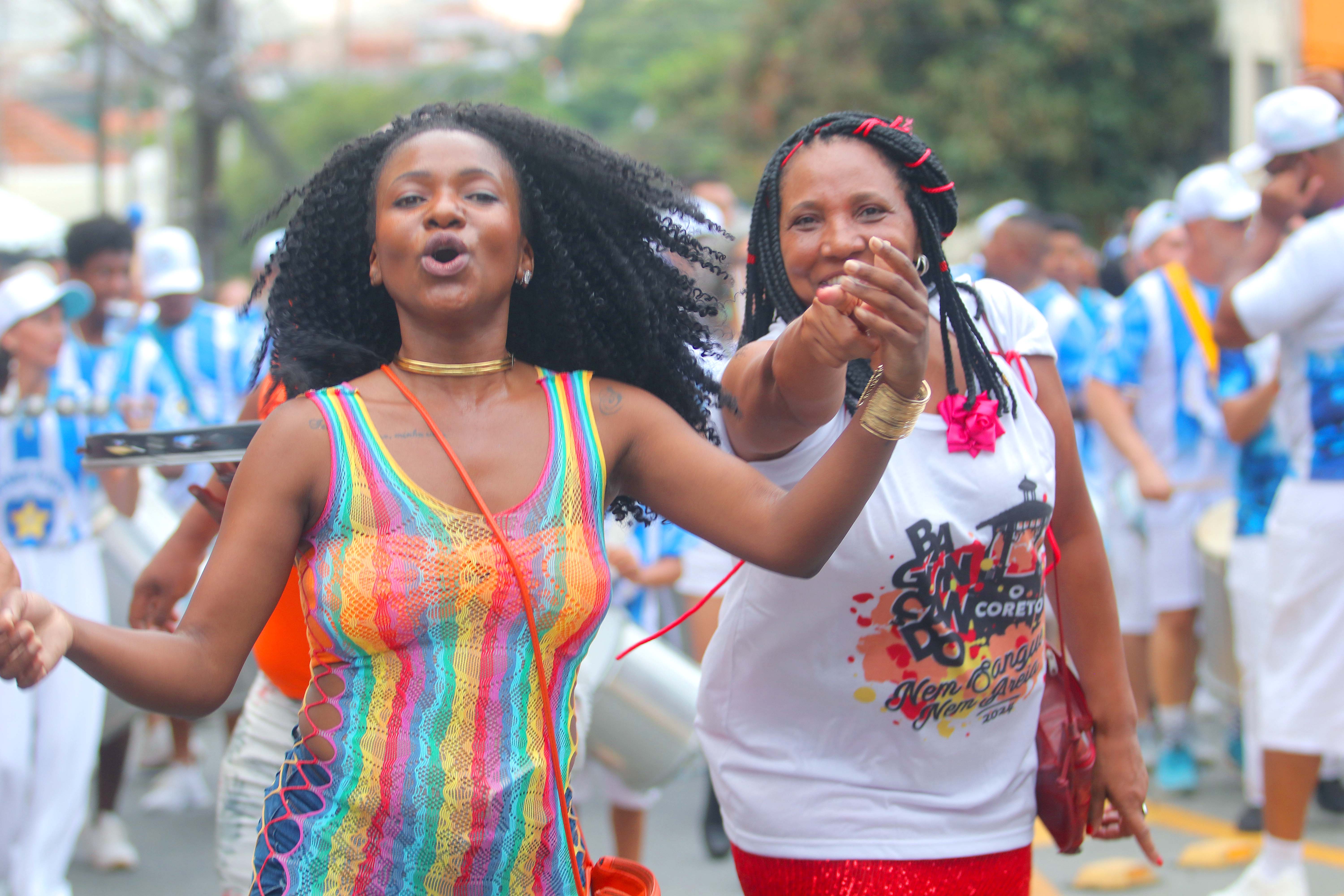 A alegria é que deve reinar neste Carnaval (foto do bloco Nem Sangue Nem Areia)