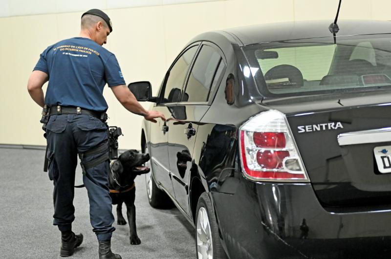 Um dos cenários propostos na prova era a detecção de entorpecentes em um carro