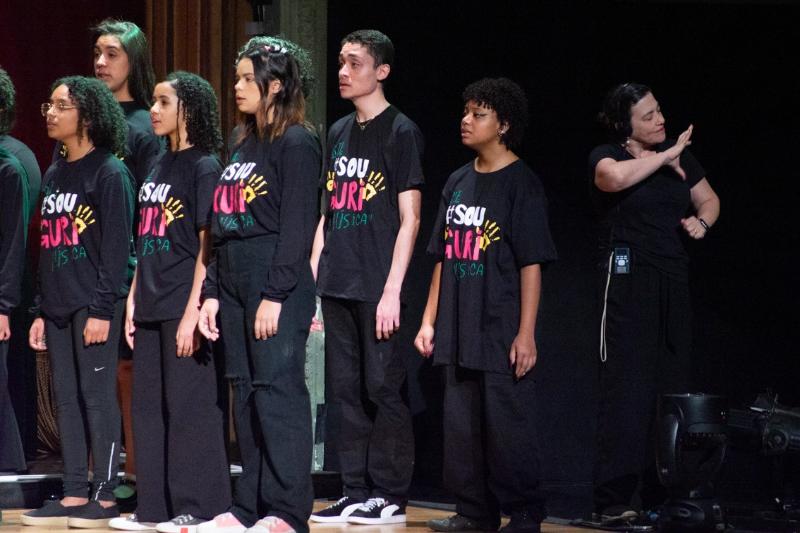 Aulas não só ensinam música, mas também promovem inclusão social